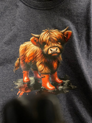 Highland Cow in Wellies Girls t shirts