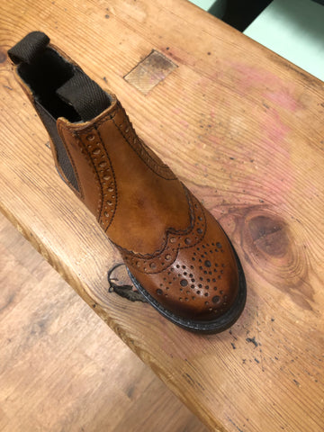 Unisex leather  brogue Chelsea / Dealer Boots 03255